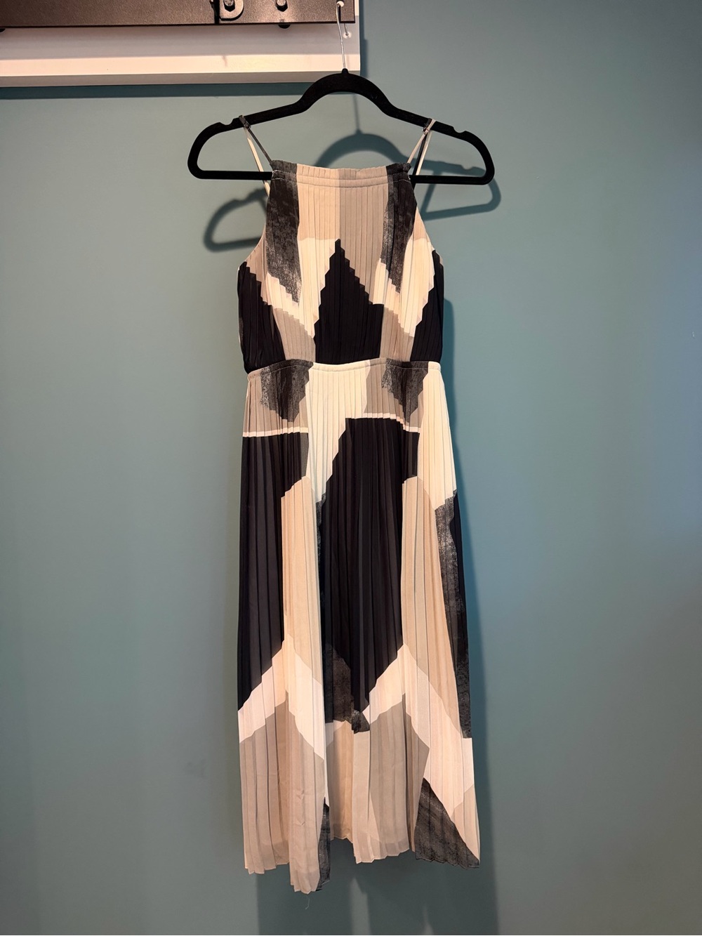 Banana Republic Black and Cream Geometric Pleated Midi Dress